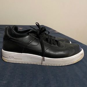 Black Nike casual shoes